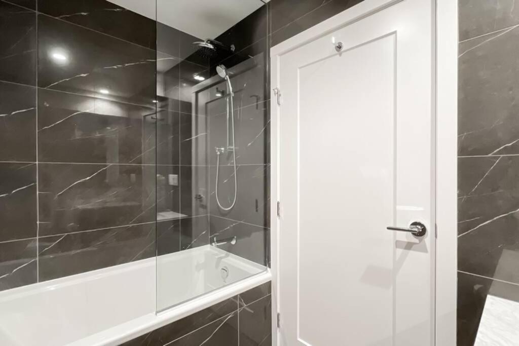Spacious New Apartment With Working Space@Oakridge Vancouver Exterior foto
