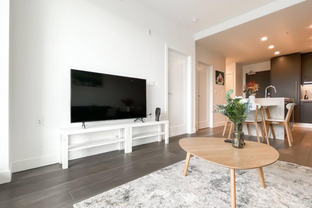 Spacious New Apartment With Working Space@Oakridge Vancouver Exterior foto